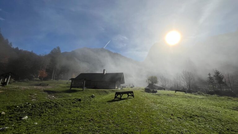 Sonne durchbricht den Nebel
